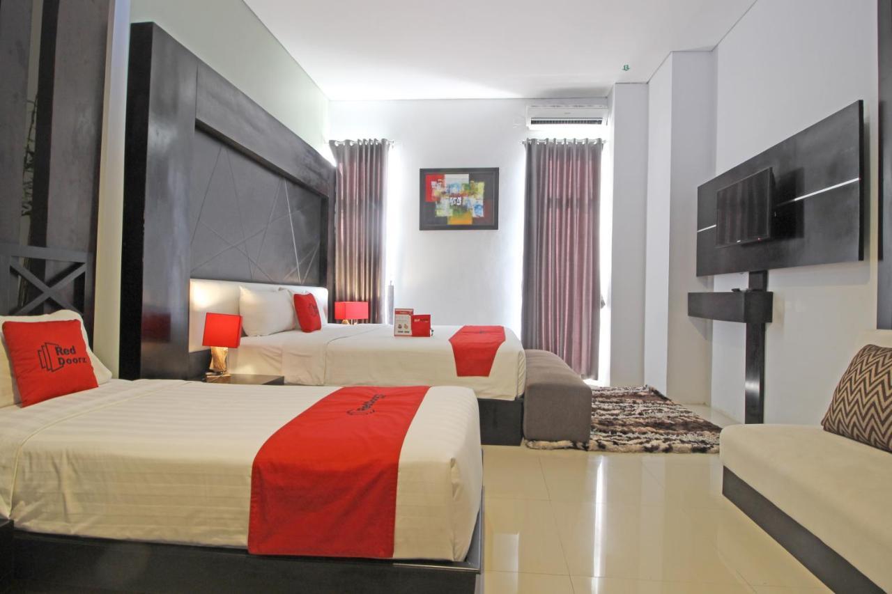 Reddoorz Premium Near Sleman City Hall Yogyakarta Exterior photo