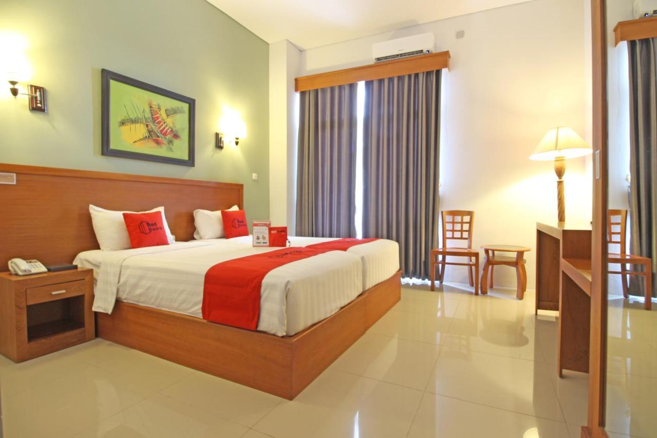 Reddoorz Premium Near Sleman City Hall Yogyakarta Exterior photo